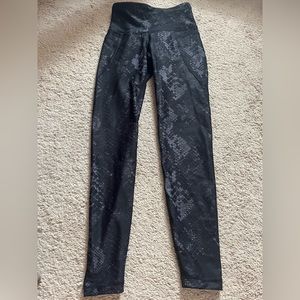Old navy snake skin leggings